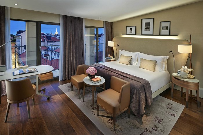 Stay in a luxury hotel during your opera trip in Milan